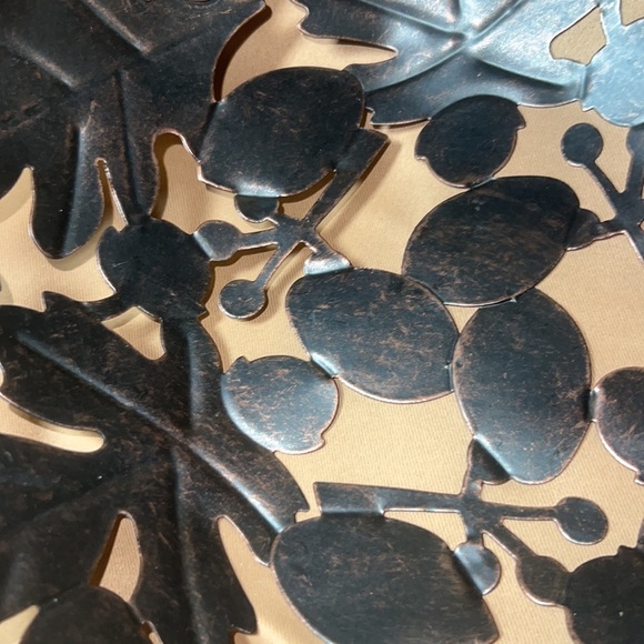 # 24 ✅ Bronze colored metal leaf and acorn bowl. - Picture 3 of 5
